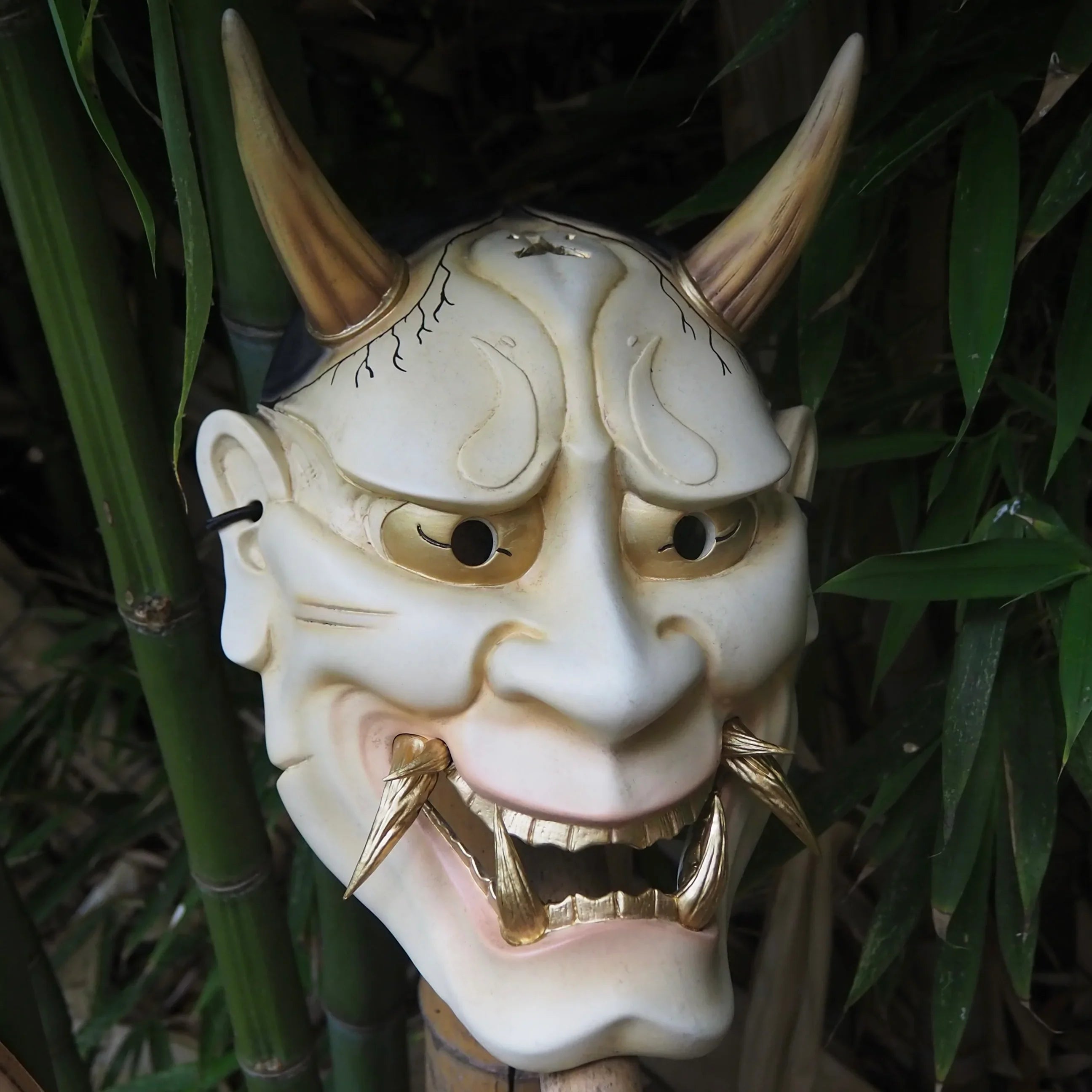 masque hannya japonais blanc artisanal kogei