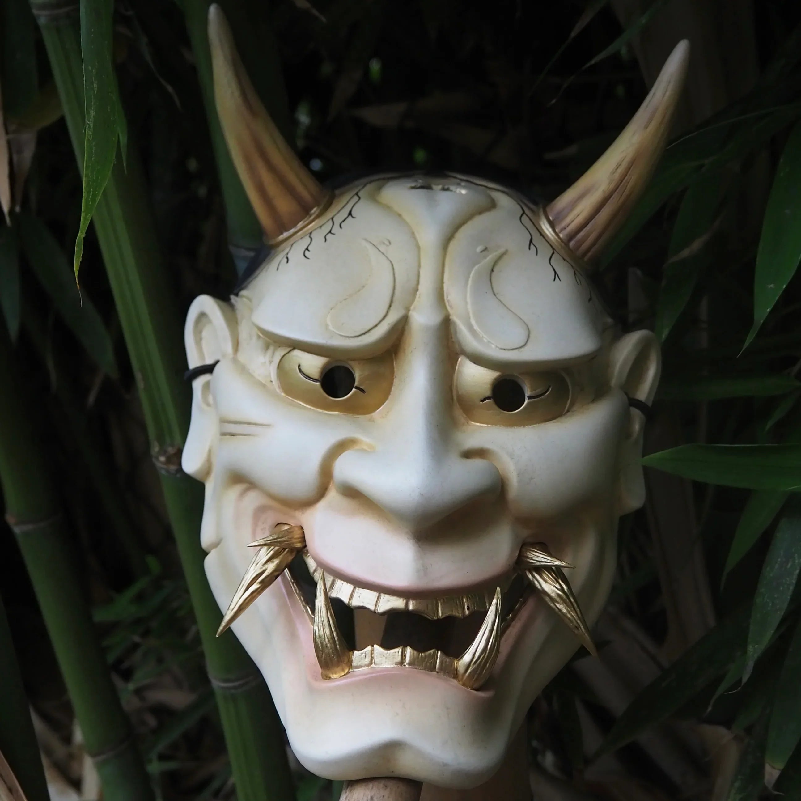 masque oni japonais blanc artisanal kogei