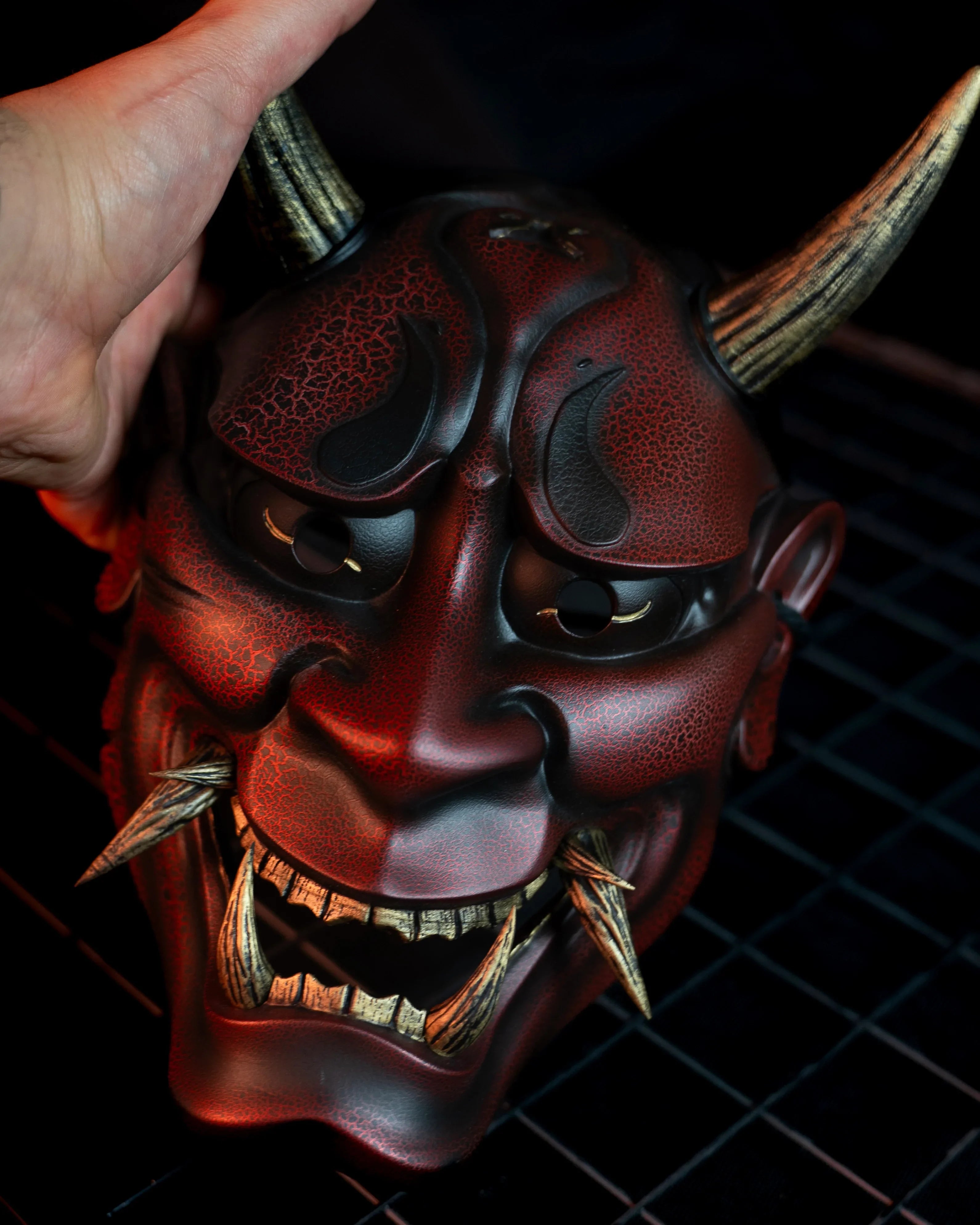masque oni japonais rouge artisanal kogei