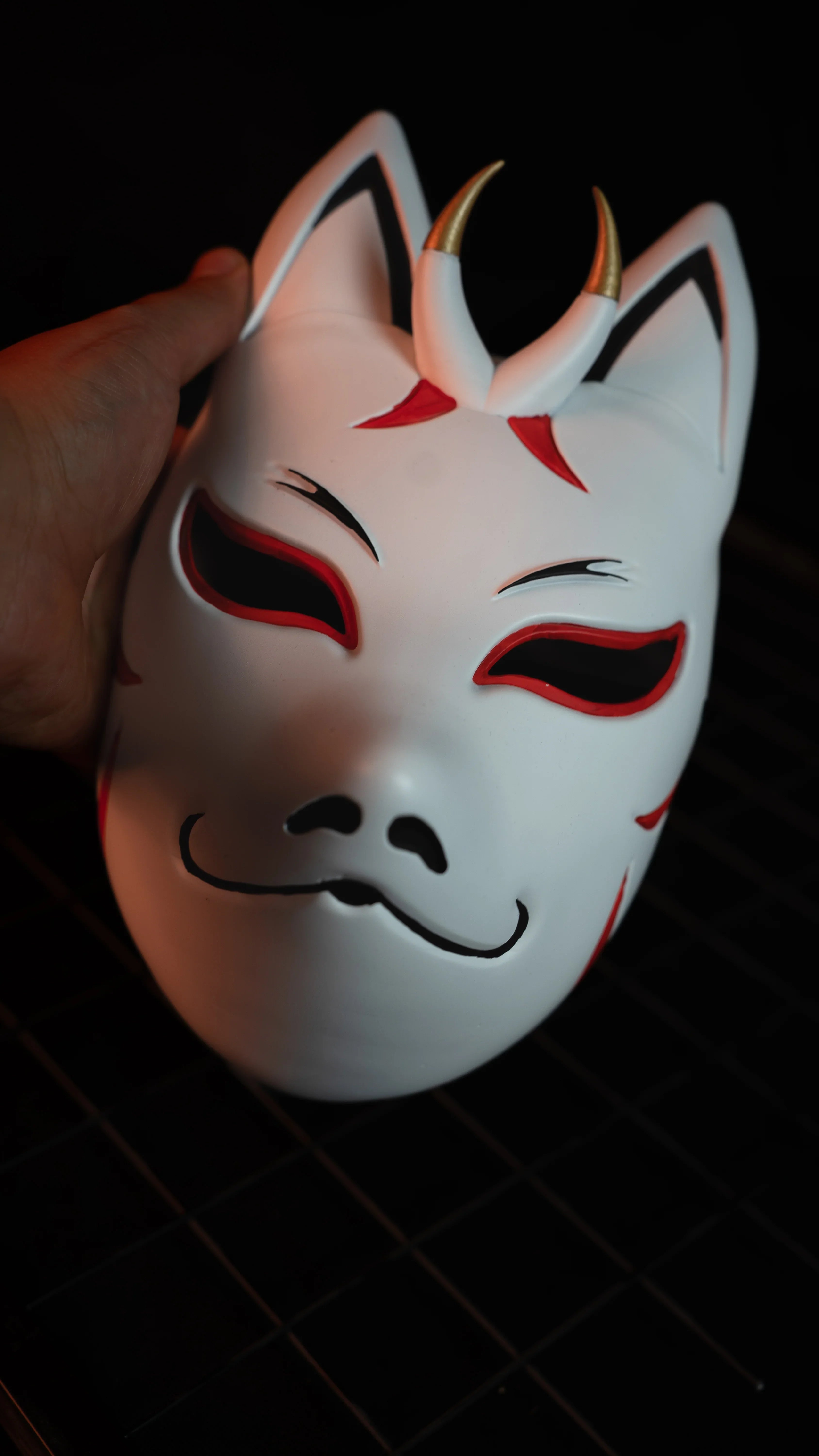 masque kitsune japonais artisanal blanc traditionnel