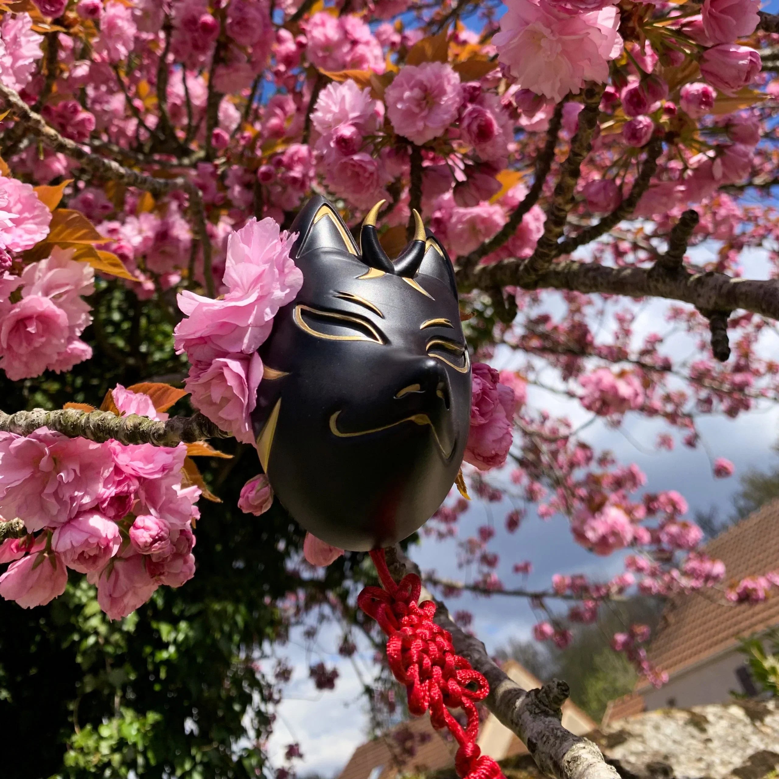 masque kitsune japonais artisanal noir et or