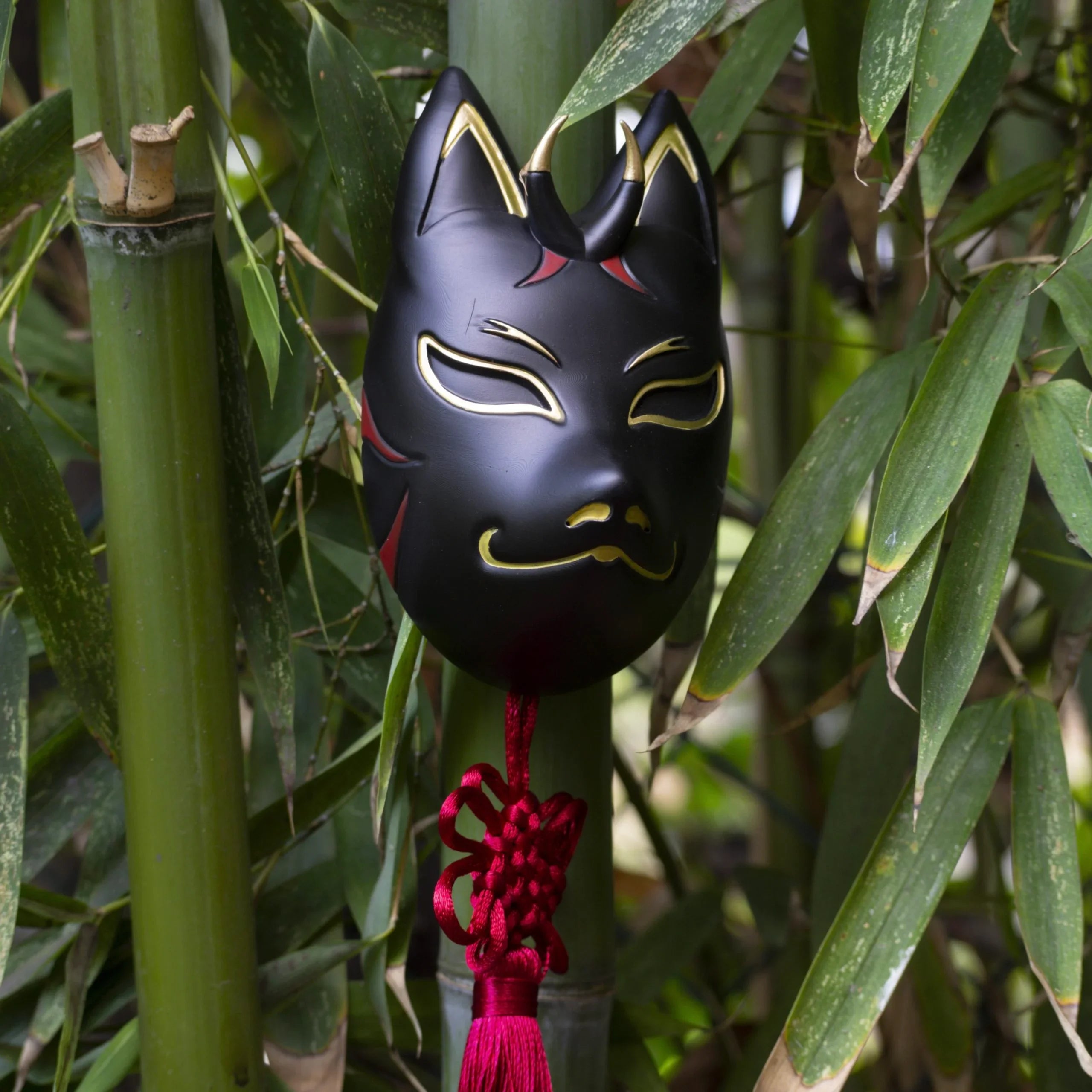 masque kitsune japonais artisanal noir et or
