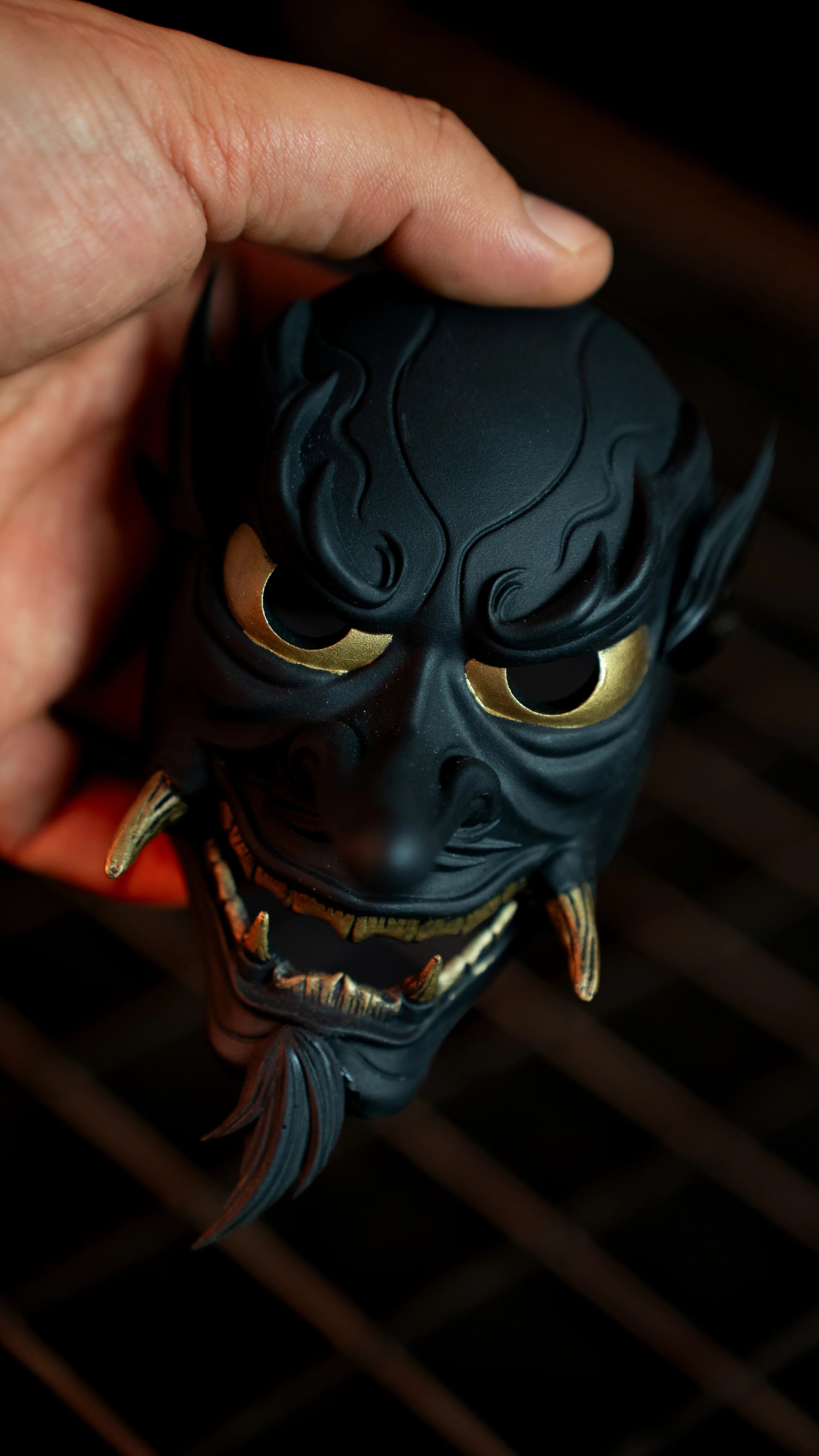 masque tengu japonais artisanal noir
