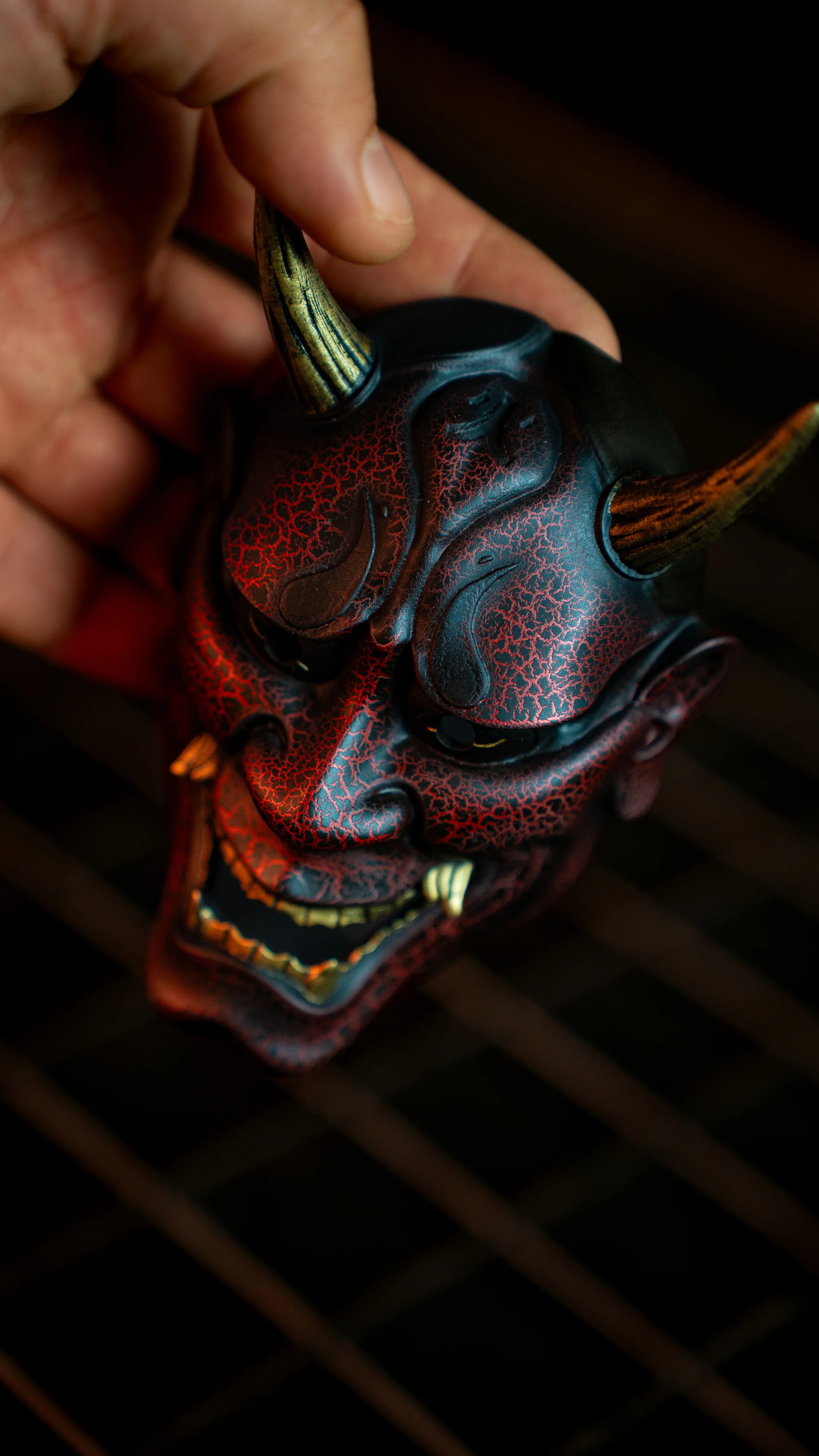 masque oni japonais rouge artisanal kogei