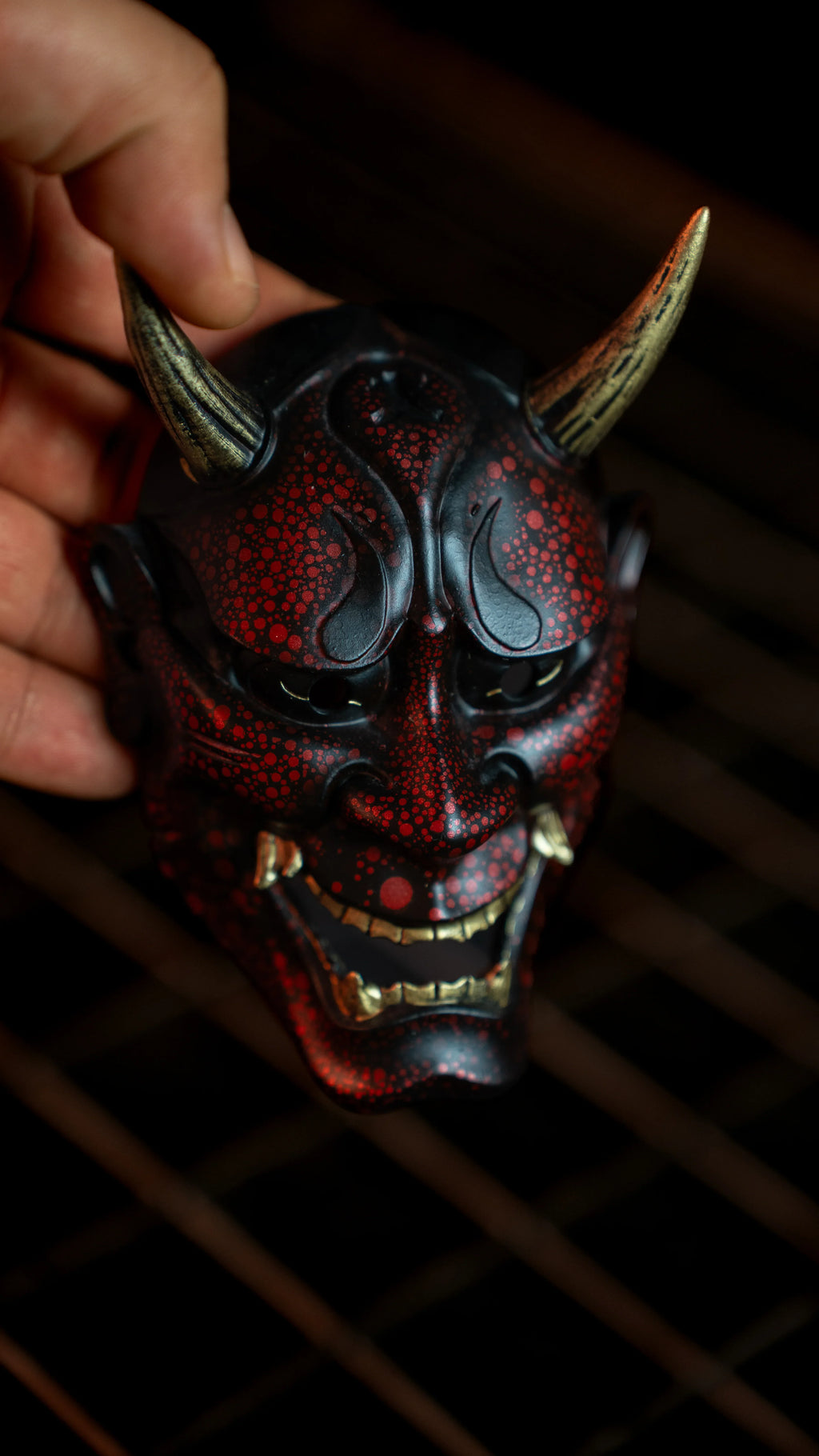 masque hannya japonais rouge artisanal kogei