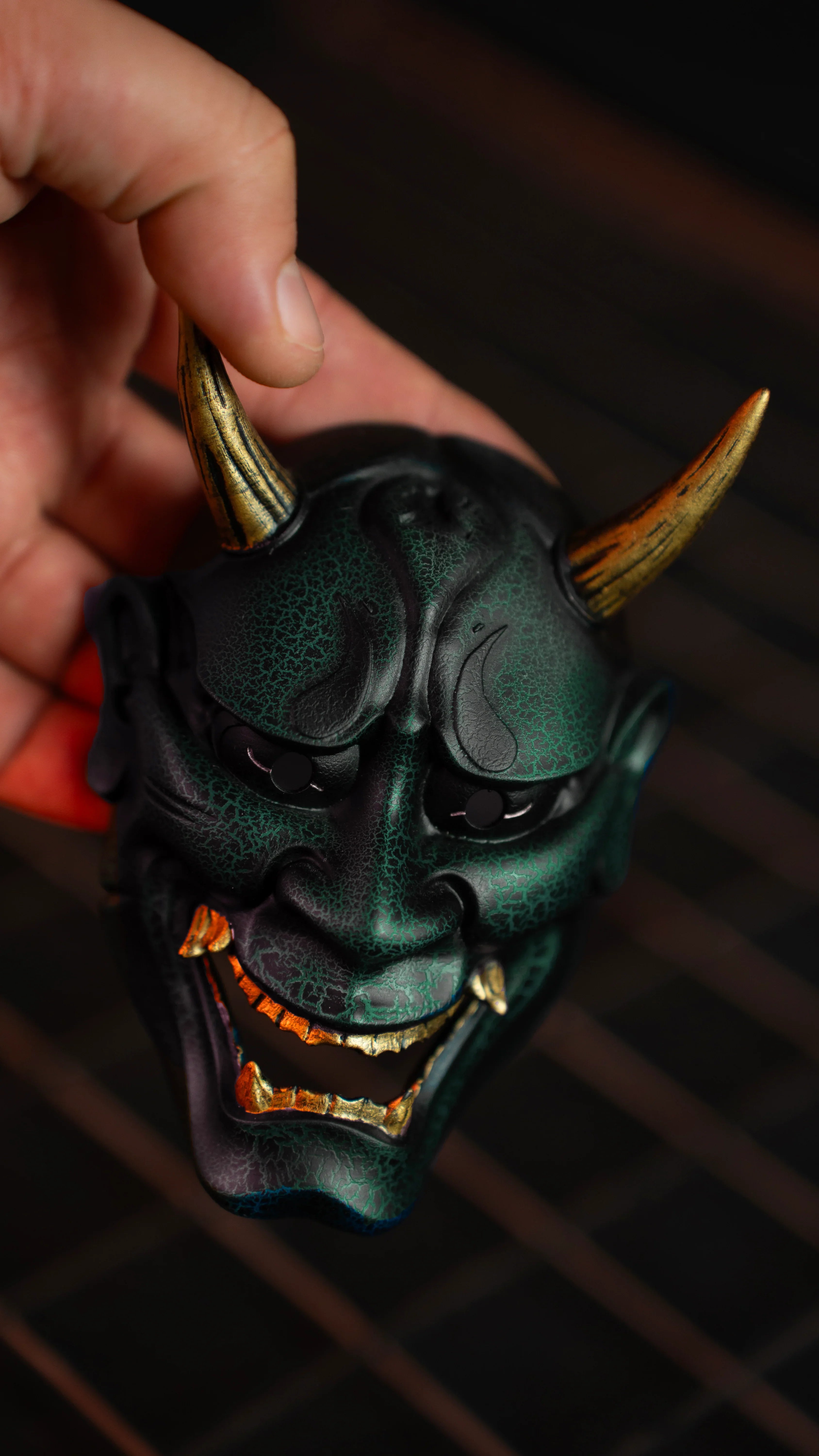 masque hannya japonais vert artisanal kogei